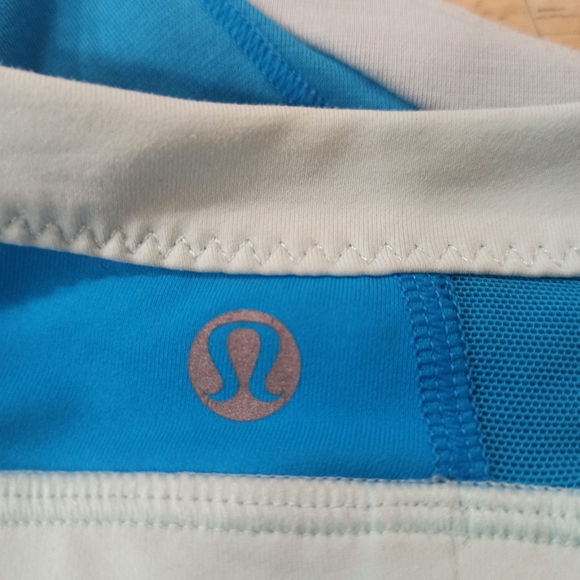 Lululemon Women's Sports Bra Size 4 - Picture 7 of 12